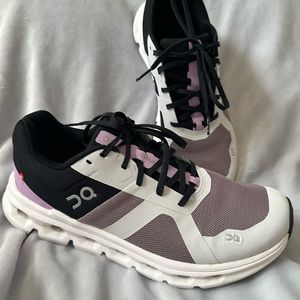 On Cloud women’s Cloudrunner size 10